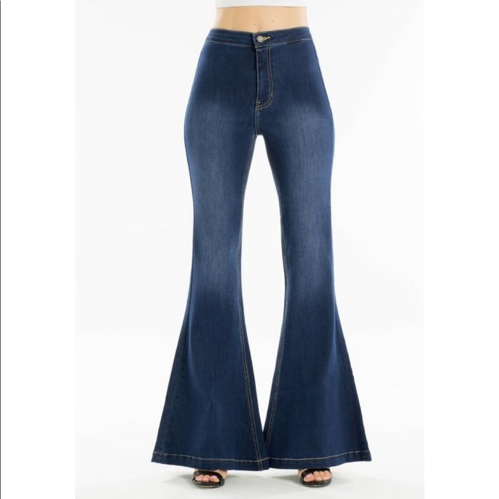 Women’s KanCan bell bottom jeans NWT